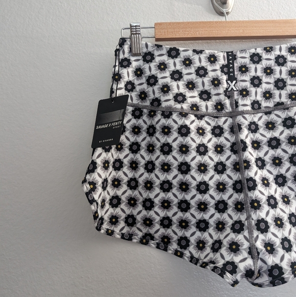 Savage x Fenty NWT Mod High Waist Hot Short - Picture 8 of 13